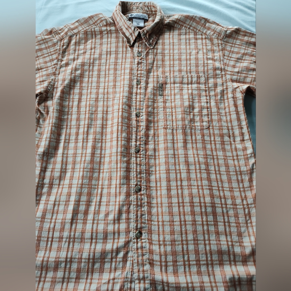 COLUMBIA MEN'S Button Up Shirt Size Large Short Sleeves Smoke Free Home